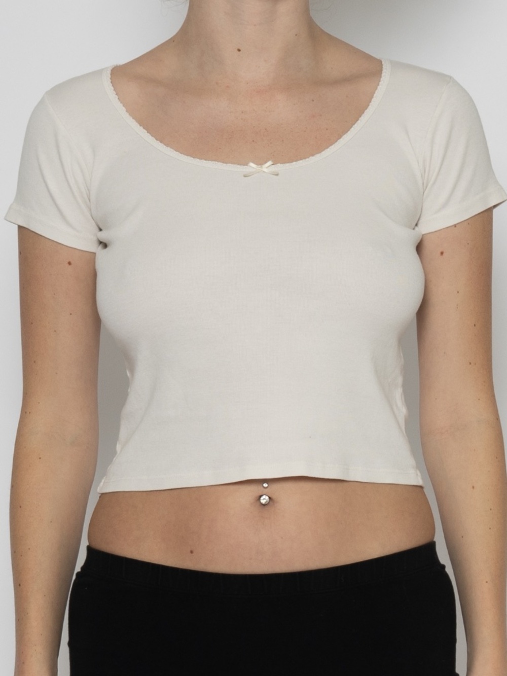 Brandy melville cropped baby tee cream w/ bow one size cotton